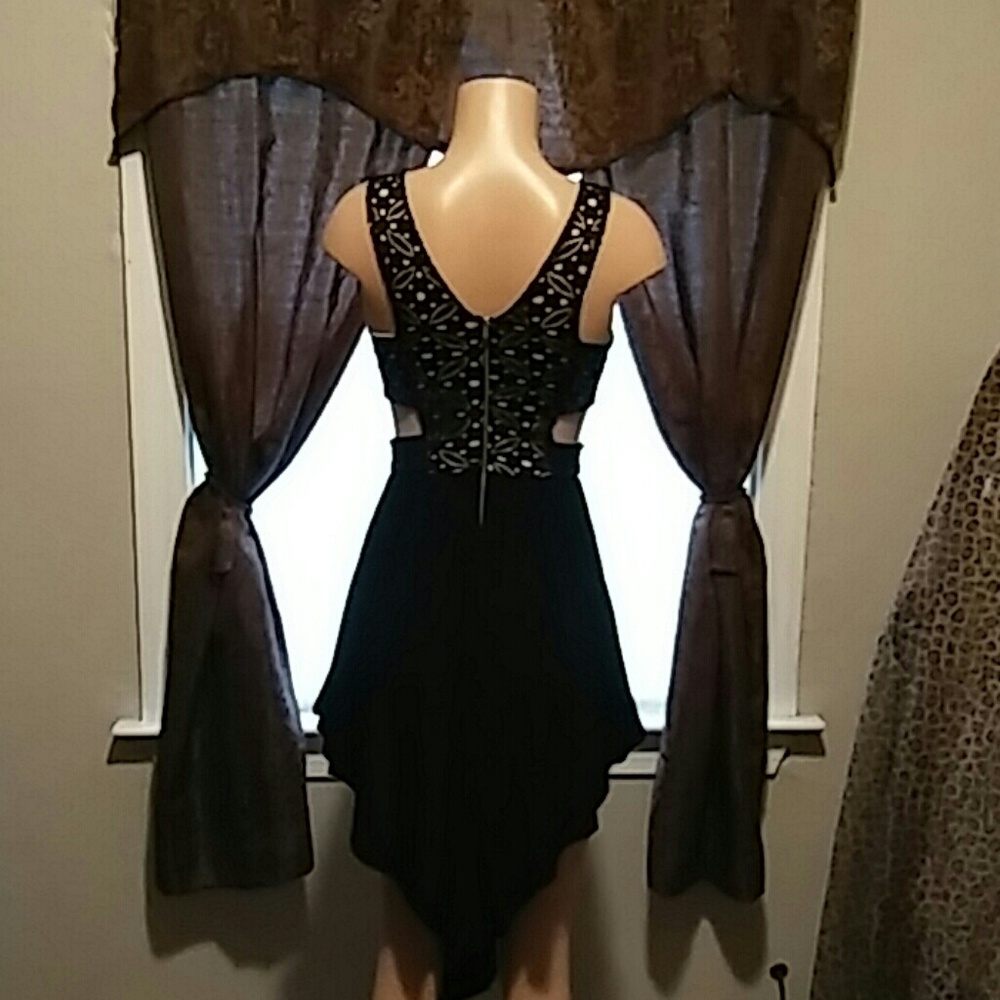 Dress - Picture 4 of 4